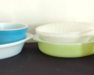 Pyrex And Other Vintage Dishes