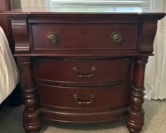 Mahogany 3Drawer Nightstand