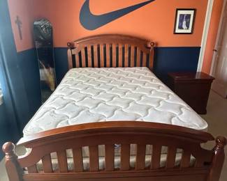 Stanley Furniture Co. Full Size Bed frame with Slatted HeadboardFootboard
