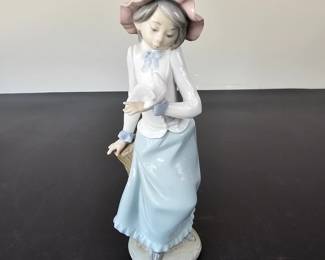 Lot #58 - Nao Lladro Porcelain Figurine Handmade in Spain 1981 Girl with Dove