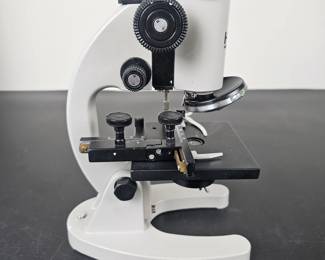 Lot #28 - HOL Hands-On Labs 600X Compound Microscope with Achromatic Objectives and LED Light
