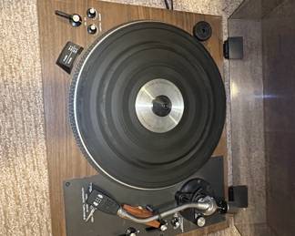 Realistic LAB Automatic Turntable second image