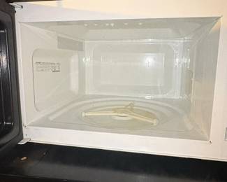Sharp Carousel Microwave Oven third image