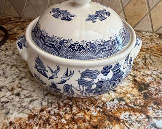 Churchill Blue Willow Georgian Shape Covered Casserole Dish