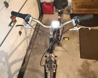 Specialized Crossroads Sport Hybrid Bicycle third image