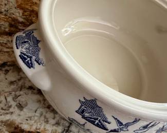 Churchill Blue Willow Georgian Shape Covered Casserole Dish third image