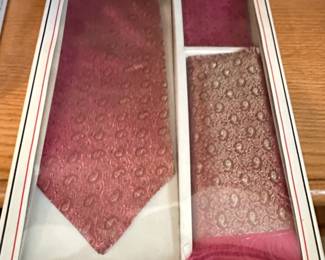 Cottage Product Silk Tie and Pocket Square Set