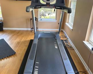 Precor 9.35 Treadmill