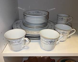 Wade Diane Fine Porcelain China Japan Dinnerware Set