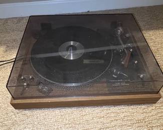 Realistic LAB Automatic Turntable