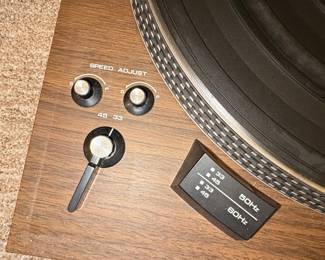 Realistic LAB-400 Automatic Turntable