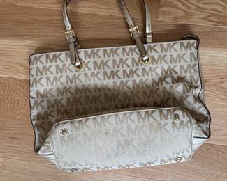 Michael Kors Jet Set Signature Tote Bag