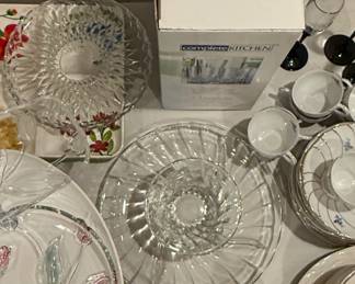 Complete Kitchen Clear Glass Serving Platter with Center Bowl Mikasa Peppermint Swirl second image