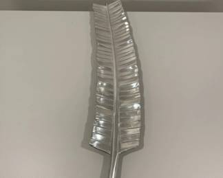 Wilton Armetale Feather Serving Platter