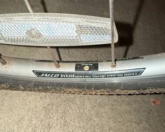 Specialized Crossroads Sport Hybrid Bicycle fourth image