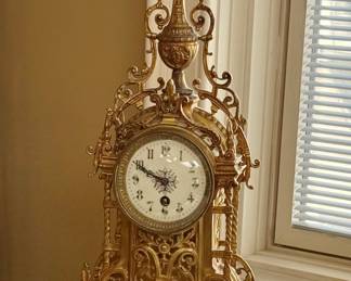 ANTIQUE CLOCK
