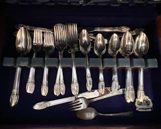 1847 Rogers Bros. 'First Love' Silverplate Flatware Set