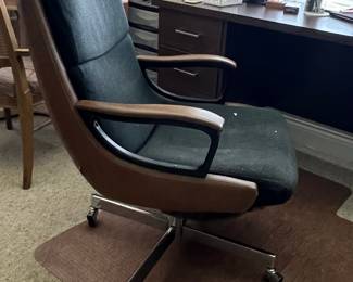 Charles Pollock Executive Chair for Knoll Style
