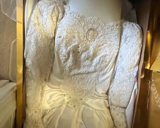 Vintage 1980s Lace and Satin Wedding Dress Style