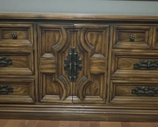Thomasville Spanish Mediterranean Style Oak Dresser