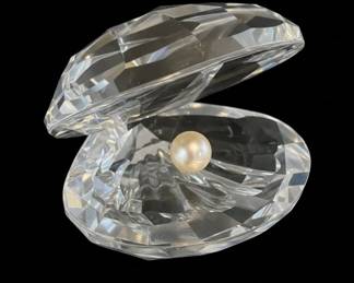 Swarovski Crystal Clam Shell with Pearl