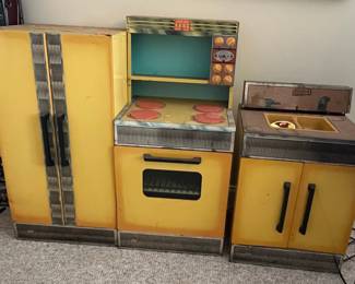 Vintage Wolverine Sunny Suzy Metal Toy Kitchen Set