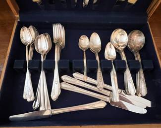 W.M. Rogers Silverplate Flatware Set