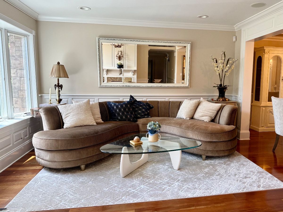 UNIQUE QUALITY SOFA & ACCENT PIECES 