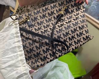 HANDBAGS &. COSTUME JEWELRY 