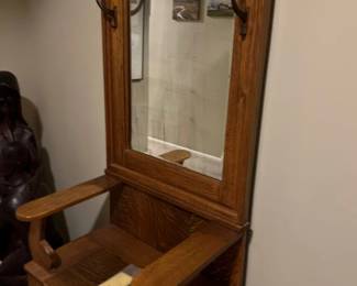 Entryway throne
