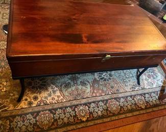 Opening coffee table