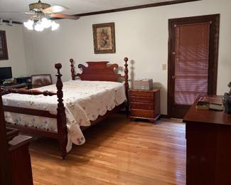 Queen bed. Extremely sturdy. Side rails included. Mattresses included. Side table pictured.