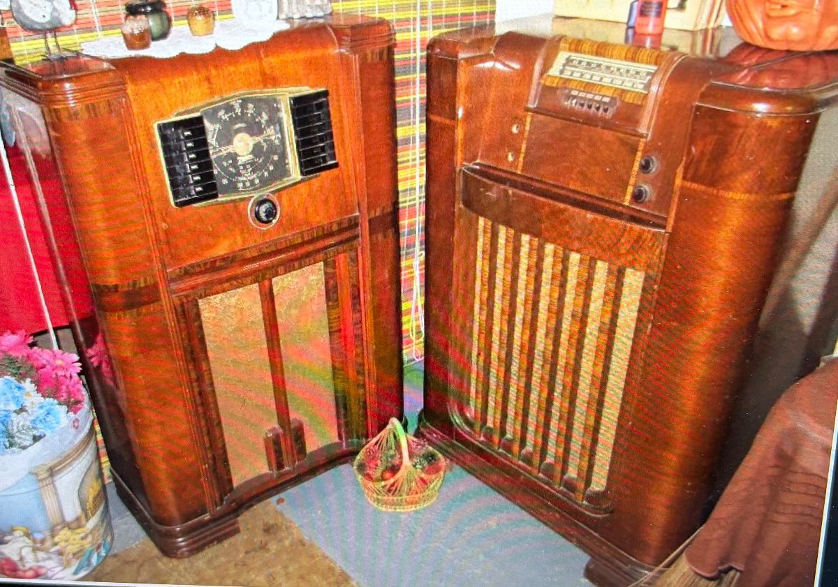 1942 ZENITH 8 TUBE RADIO & PHILCO RADIO/ PHONOGRAPH