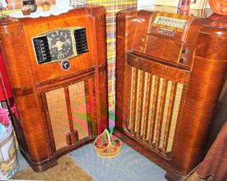 1942 ZENITH 8 TUBE RADIO & PHILCO RADIO/ PHONOGRAPH