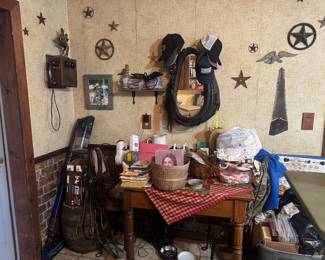 Horse Hame Mirror. Kitchen table. Antique decor.