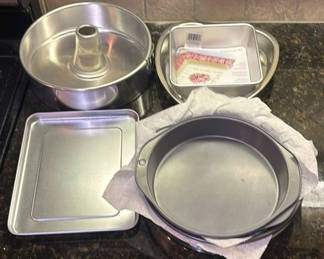 Lot 33: Assorted Baking Pans and Cookware