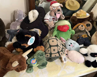 Lot 119: Assorted Plush Stuffed Animals and Hand Puppets