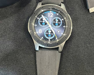 Lot 308: Samsung Galaxy III round smart watch with charging dock and accessories