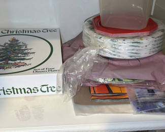 Lot 115: Spode Christmas Tree Dinner Plates and Assorted Kitchenware Items