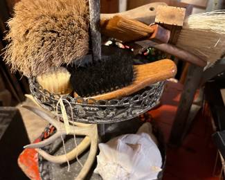 Vtg brushes