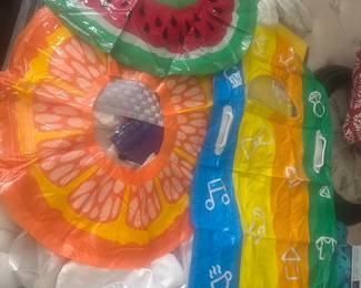 Fun pool floats