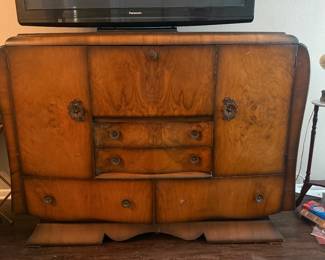 Butler walnut Liquor cabinet. Heron.