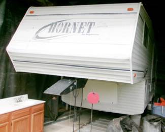 01 KEYSTONE 5TH WHEEL TRAILER