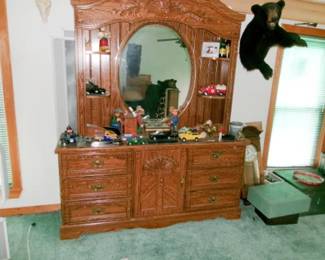 DRESSER