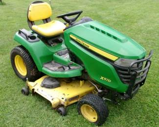 JD X570 LAWN TRACTOR