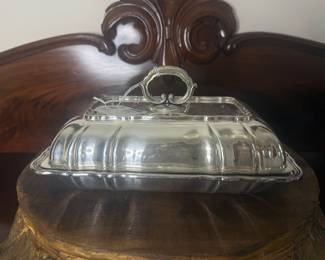 Item 2 800 Silver 935 g $1,552 11' covered serving dish