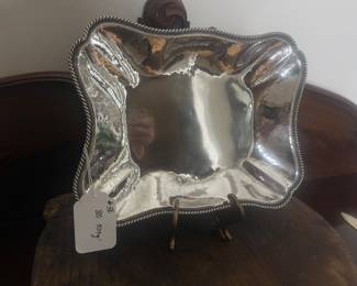 Item 36 800 silver 509g $844.00 11" by 9" tray with rope border