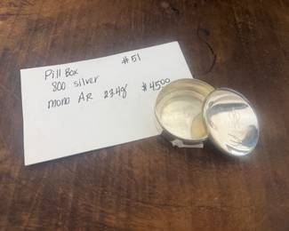 Item 51 800 silver 23.4g $38g pill box