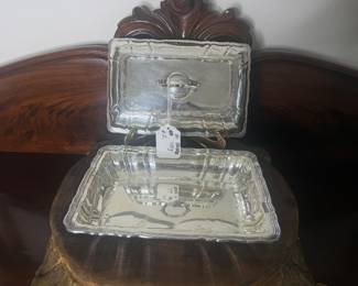 Item 2 800 Silver 935 g $1,552 11' covered serving dish