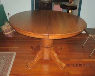 Oak pedestal table